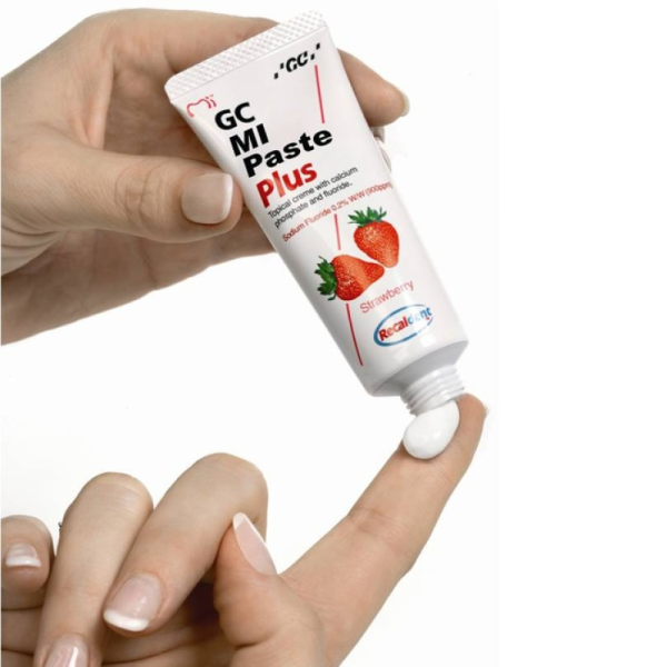 GC MI Paste Plus - крем c фтором, для реминерализации и снижения чувствительности - Клубника, 40 г