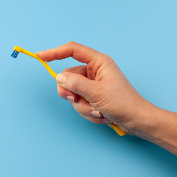 Зубная щетка CURAPROX 708 для имплантов и ортоконструкций (CS 708) ФИОЛЕТОВАЯ